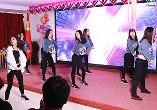 �����赸��һ�������M�����(d��ng)�ഺ���]���L(f��ng)�ɣ�