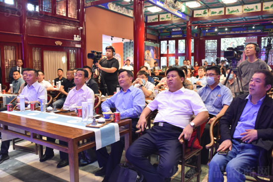 領(lǐng)導(dǎo)及嘉賓出席會(huì)議 領(lǐng)導(dǎo)及嘉賓出席會(huì)議