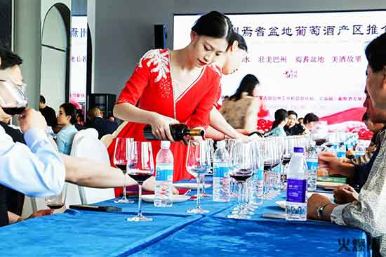 新疆焉耆盆地葡萄酒產(chǎn)業(yè)推介會在成都成功召開 新疆焉耆盆地葡萄酒產(chǎn)業(yè)推介會在成都成功召開