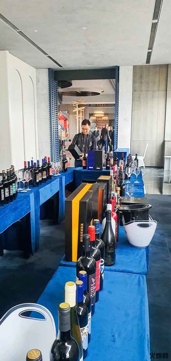 新疆焉耆盆地葡萄酒產(chǎn)業(yè)推介會在成都成功召開 新疆焉耆盆地葡萄酒產(chǎn)業(yè)推介會在成都成功召開