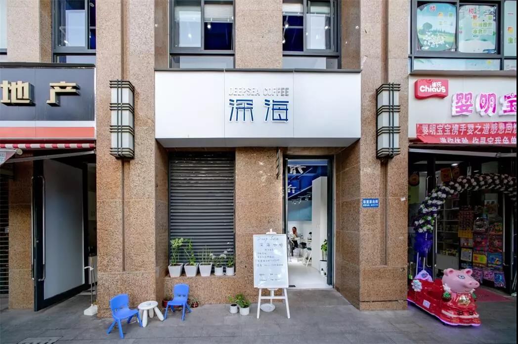 一個(gè)蔚藍(lán)又透明的世界--深?？Х瑞^，云南 |隨變?cè)O(shè)計(jì)